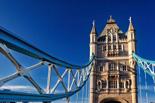  Tower Bridge on the River Thames in London