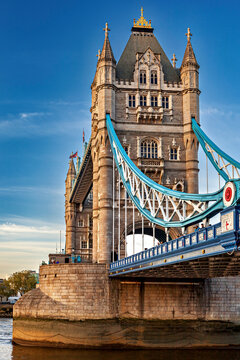  Tower Bridge on the River Thames in London