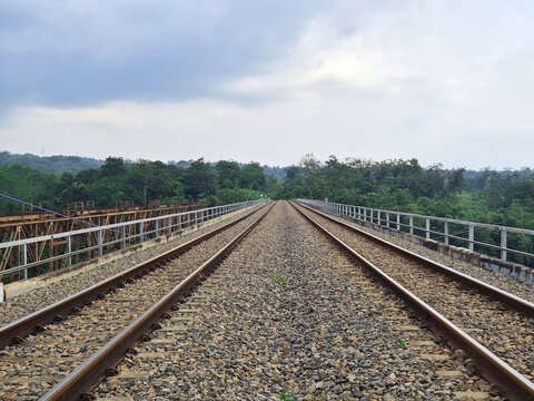 Cisomang two railway tracks 01