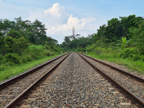 Cisomang two railway tracks 02