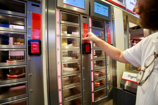 Using a Food Vending Machine in Amsterdam