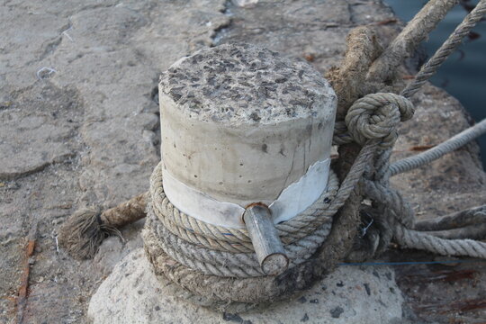 bitts in harbour