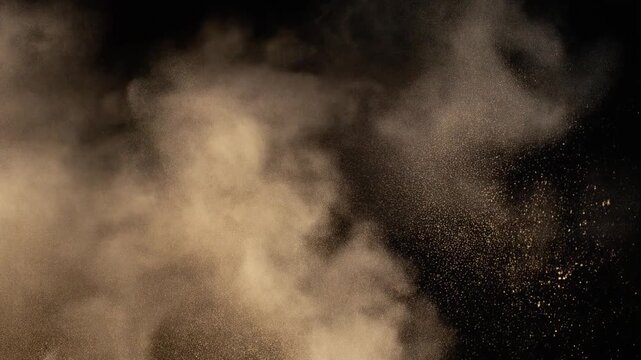 黒背景に砂埃が舞う
