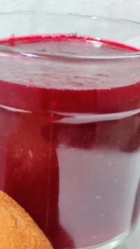 A delicious juice made from fresh, recently harvested, ripe red sweet potatoes. Un delicioso jugo de camotes rojos frescos, reci&eacute;n cosechados, maduros