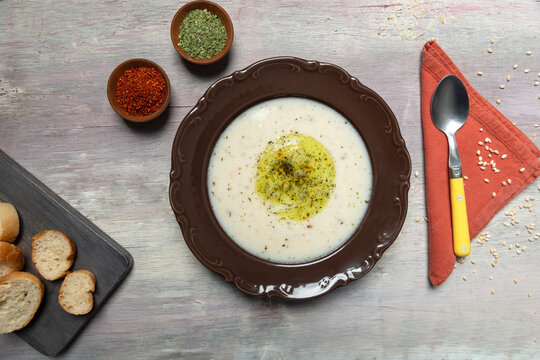 Traditional Turkish tarhana soup with mint and bread