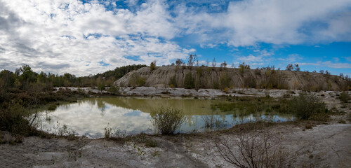 Pentes érodées et sol minéral du terril d'Abbaretz © skerdreux