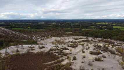 Pentes érodées et sol minéral du terril d'Abbaretz © skerdreux