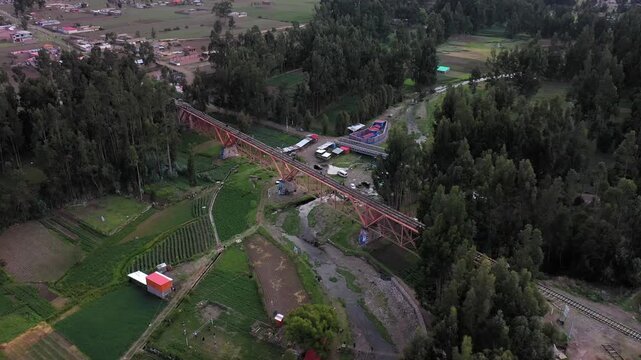 puente ferrocarril del tren y el ri&oacute; chanchas.