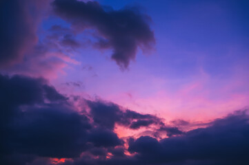 Obraz premium Sunset sky, clouds in the evening with blue and purple sunlight. The horizon against the sky.