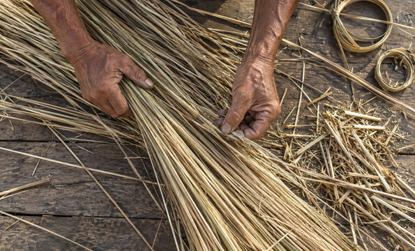 thatched roof, Sasak house, Lombok Indonesia, traditional architecture, natural building, alang alang grass, vernacular architecture, thatching, building materials, Indonesian culture, dry grass, trad
