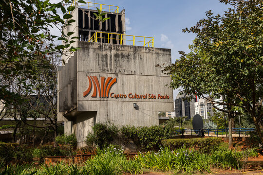 Concrete building and logo of the S&atilde;o Paulo Cultural Center