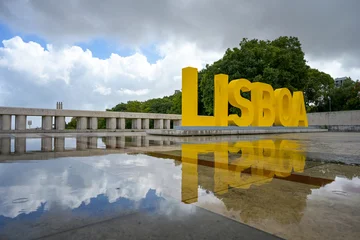 Lisboa sign im Parque Eduardo VII in Lissabon © Henry Czauderna