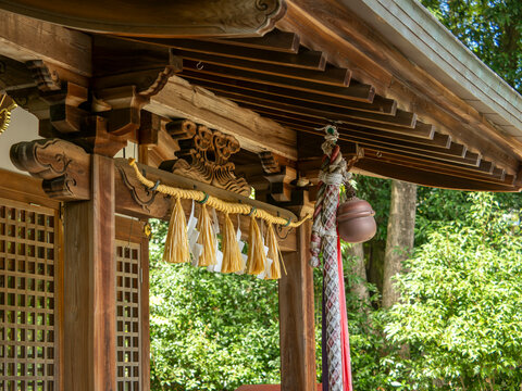 稲荷神社の本坪鈴と注連縄