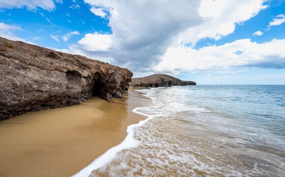 Sandy beach beach and rocky coast, long exposure, Playa Caleta del Congrio, coastal landscape, Los Ajaches Natural Park, Lanzarote, Canary Islands, Spain