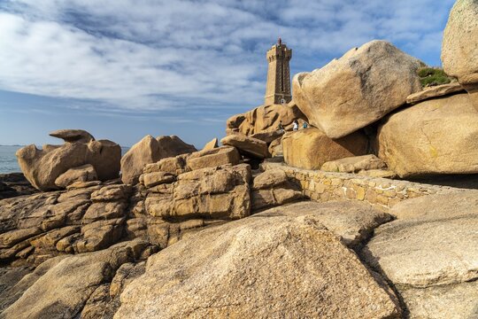 The rocks of the pink granite coast C&ocirc;te de Granit Rose and the lighthouse Phare de Ploumanac'h near Ploumanac'h, Perros-Guirec, Brittany, France