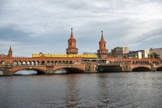 Yellow S-Bahn on the Oberbaum Bridge between Kreuzberg and Friedrichshain, Spree, Berlin, Germany