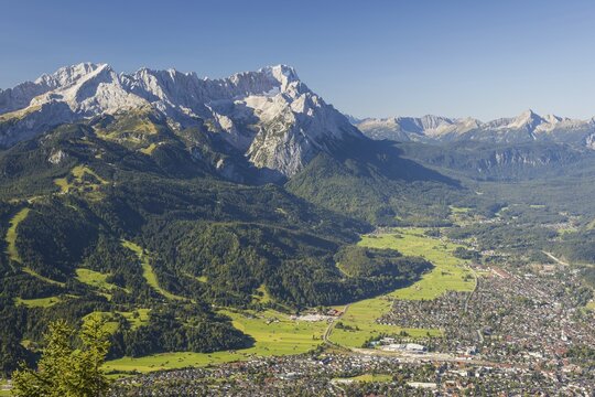 Panorama from Wank, 1780m, onto the Wetterstein Mountains with Alpspitze 2628m, Jubil&auml;umsgrat and Zugspitze 2962m, Werdenfelser Land, Upper Bavaria, Bavaria, Germany