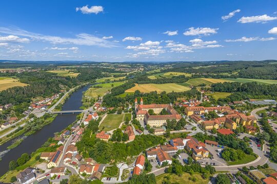 Herrlicher Ausblick auf das Regental rund um Kloster Reichenbach im Falkensteiner Vorwald in Ostbayern