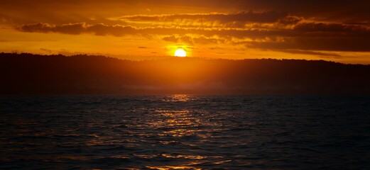 Obraz premium sunset over the sea