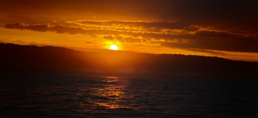 Fototapeta premium sunset over the sea