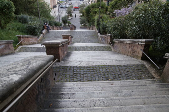 Steile Treppe