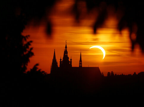 Solar eclipse of the setting sun in Prague