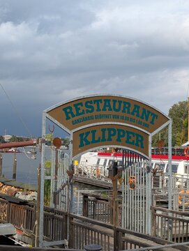 Eingangsschild des Restaurants Klipper an der Spree in Berlin-Treptow