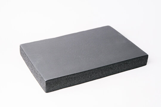 yoga mat made of sponge foam , a nontoxic, petroleum-based, oil-resistant synthetic rubber or nbr nitrile butadiene rubber