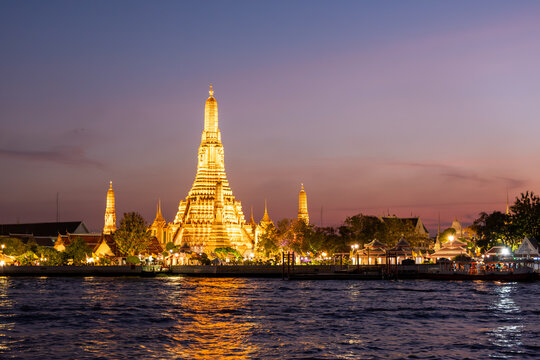 tourist attractions in the city park of Bangkok City, 
The most beautiful Viewpoint Wat Arun,Buddhist temple in Bangkok, Thailand 