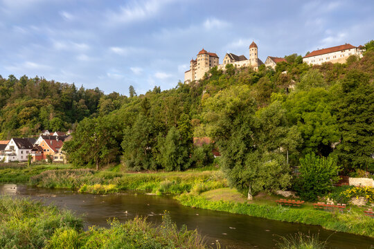Schloss &uuml;ber der W&ouml;rnitz in Harburg, Bayern