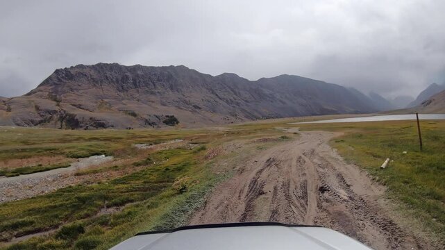 Video of driving along the valley of the Akkul and Karakul lakes and the Akkol River in Altai.