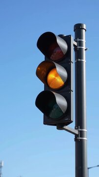 Traffic Light Changing from Red to Green (Vertical)