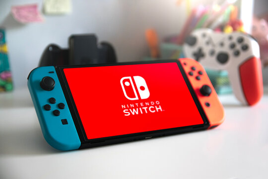 Nintendo Switch screen and Logo.
