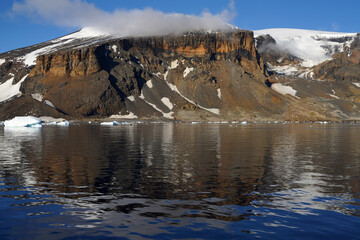 Ile de Brown Bluff dans la presqu'ile.Antarctique et la mer de Weddell © Laurent JAMIN