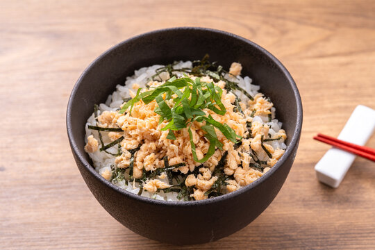 鮭フレーク丼