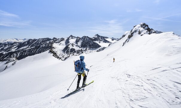 Ski tourers descending Berglasferner with Turmscharte and Vorderer Wilder Turm, view of mountains and glacier, in the background summit &Ouml;stliche Seespitze and Innere Sommerwand, Stubai Alps, Tyrol, Austria