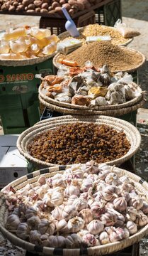 Garlic and other spices, market of Chefchaouen, Chaouen, Tangier-T&eacute;touan, Kingdom of Morocco