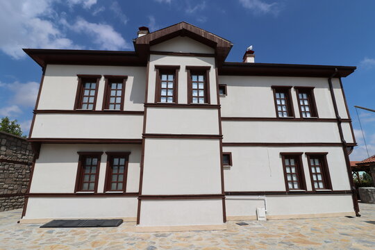 The Meram City and Living Culture Museum is located in the Dutlu Kir neighborhood of the Meram district. The museum opened in 2004.
