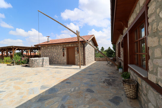 The Meram City and Living Culture Museum is located in the Dutlu Kir neighborhood of the Meram district. The museum opened in 2004.
