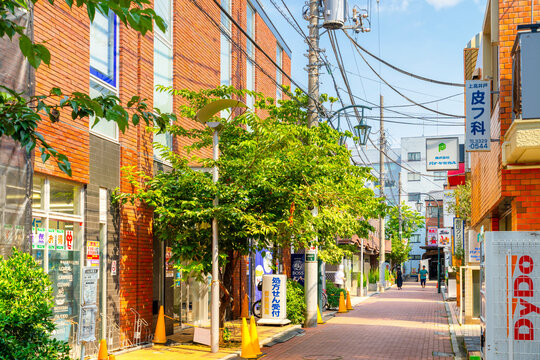 京王線・八幡山駅前　商店街