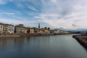 Fototapeta premium Scenic view of historical buildings along the Arno River in Florence Italy