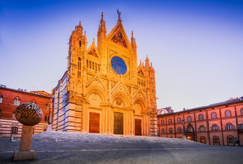 Obraz premium Siena, Italy. Duomo di Siena morning twilight, blue hour of Tuscany.