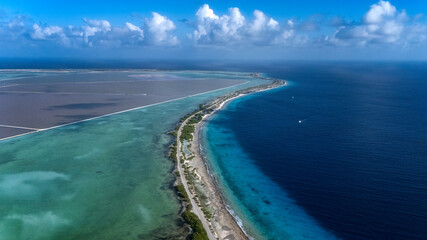 Coastal road along a Caribbean reef with turquoise to blue ocean © reinaroundtheglobe