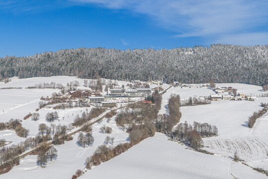 Winterlicher Ausblick auf Lam in der Arber-Region im Naturpark Oberer Bayerischer Wald