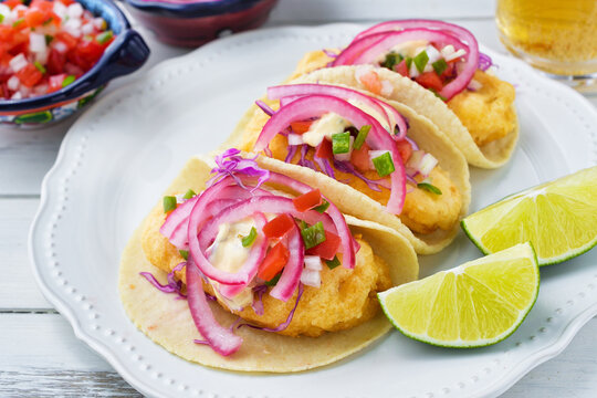 メキシコの魚のタコス(フィッシュタコス）：タコス・デ・ぺスカード・エスティーロ・エンセナーダ (エンセナダ）Mexican Fish Tacos:　Tacos de pescado estilo ensenada (Ensenada Style Fish Tacos, Baja Fish Tacos, Ensenada fish tacos)
