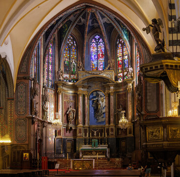 Vue g&eacute;n&eacute;rale de la nef de Notre dame de la Real