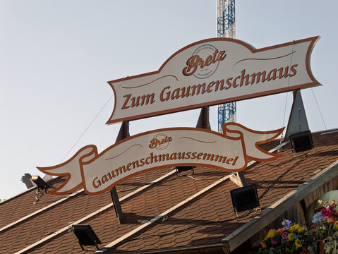 Celebrating Oktoberfest at Zum Gaumenschmaus in Munich
