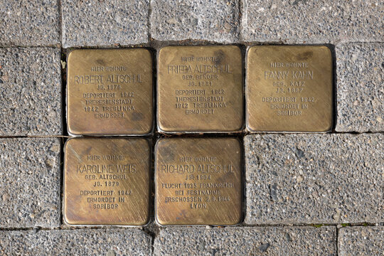 stumpling stones in Berlin to remember holocaust victims