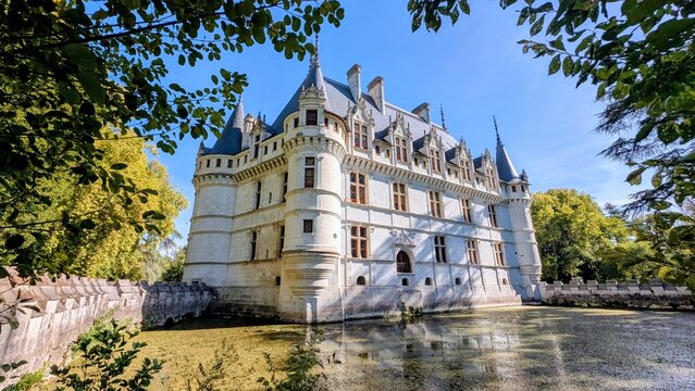 AZAY-LE-RIDEAU (Indre-et-Loire)