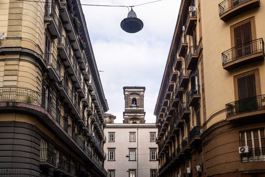 Hermosas postales de Napoli, Italia, donde se puede apreciar la cultura y la idiosincrasia de la ciudad con su caracter&iacute;stico colorido, edificios y pinturas. 